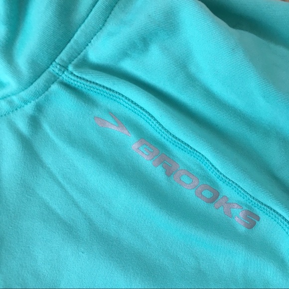 Brooks Equilibrium 1/2 Zip Running Shirt - Picture 2 of 5